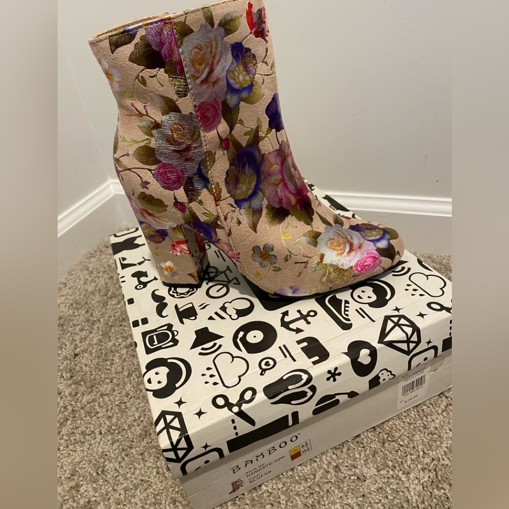 *Never worn* Cute flower design heel boots ready to step out in.